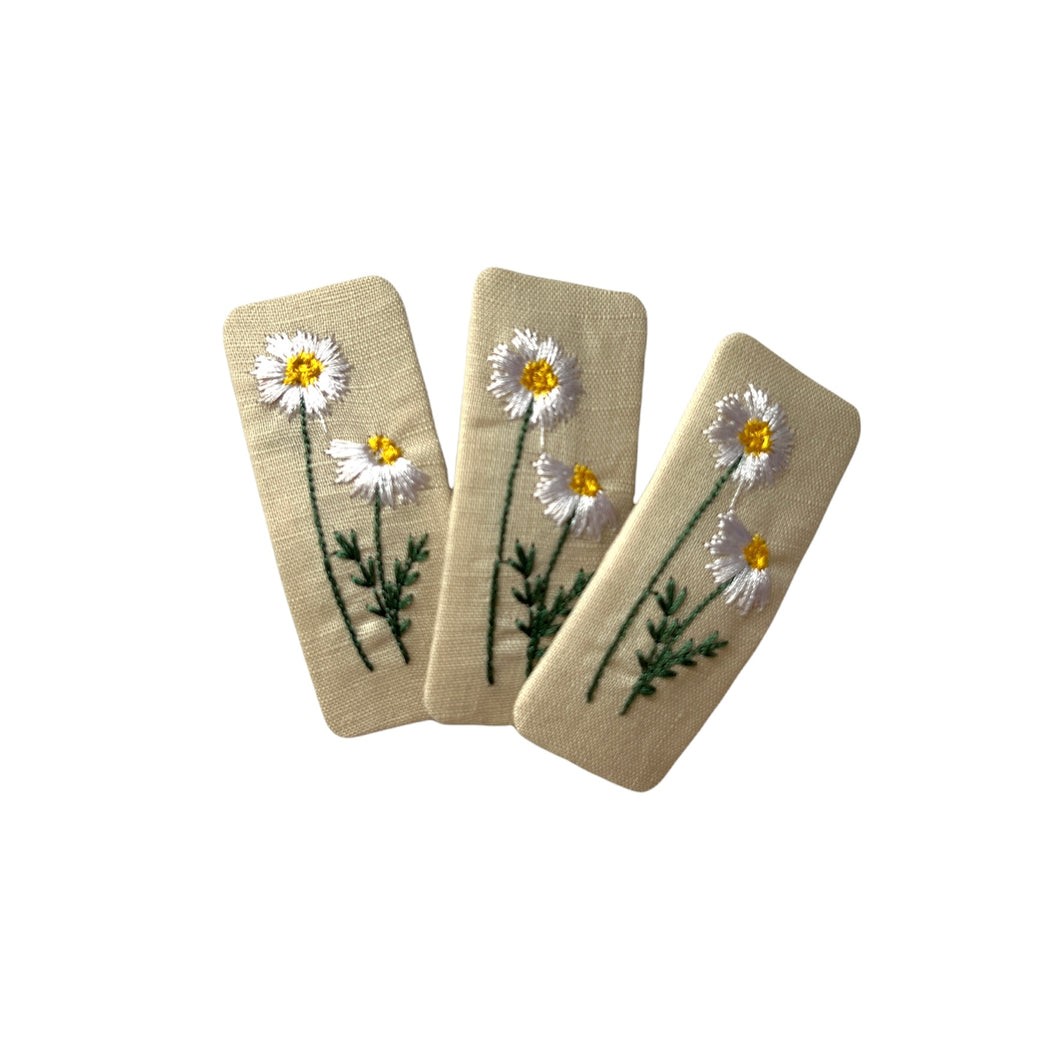Embroidered Snap Clip - Daisy Linen